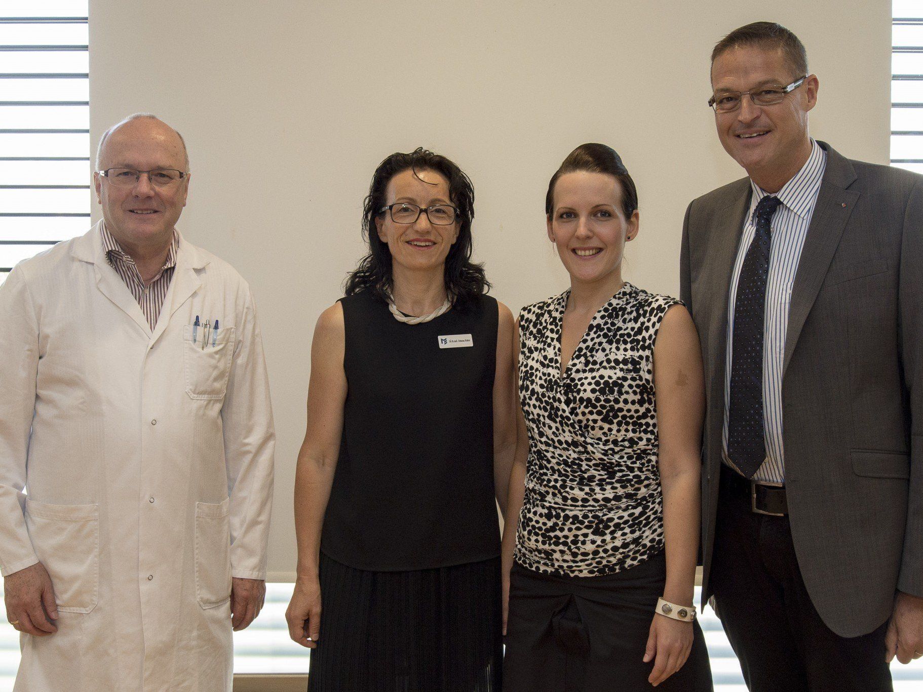 V.l.n.r.: Univ.-Prof. Primar Dr. Reinhard Haller und OA Dr. Johanna Rohrer (beide KH Maria Ebene), Carolin Amann, MSc. (VGKK) und Landesrat Dr. Christian Bernhard. V.l.n.r.: Univ.-Prof. Primar Dr. Reinhard Haller und OA Dr. Johanna Rohrer (beide KH Maria Ebene), Carolin Amann, MSc. (VGKK) und Landesrat Dr. Christian Bernhard.