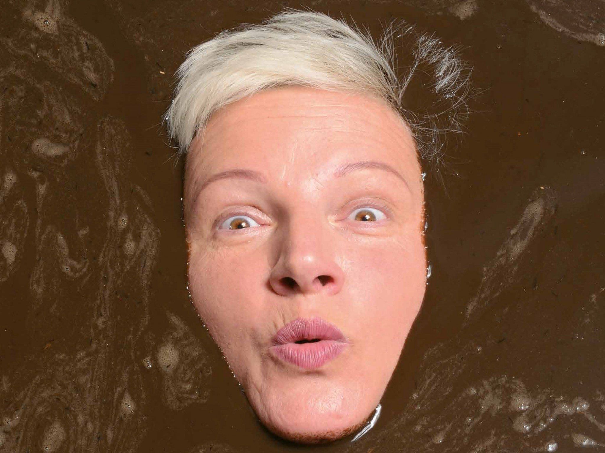Maria Neuschmid erzählt am 1.August in Schruns bei der Kulturbühne von ihrem Kuraufenthalt. Maria Neuschmid erzählt am 1.August in Schruns bei der Kulturbühne von ihrem Kuraufenthalt.