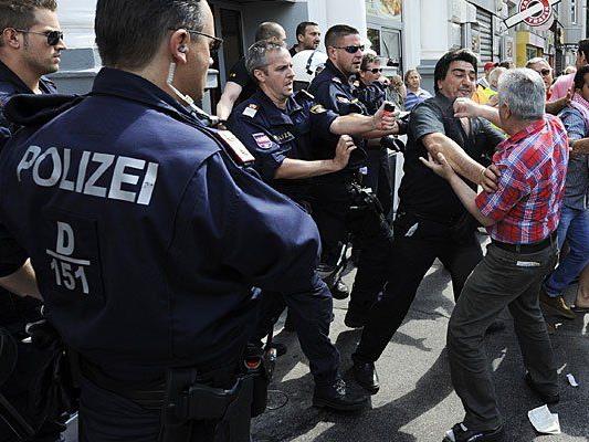 Demonstraten und Polizisten trafen bei den Demos rund um den Erdogan-Besuch in Wien aufeinander