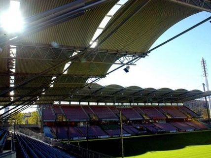 Rapid Wien: Das Hanappi-Stadion wird zum Allianz-Stadion. Rapid Wien: Das Hanappi-Stadion wird zum Allianz-Stadion.