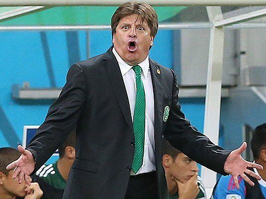 Miguel Herrera hätte sich eine Kamera verdient die während der Matches nur ihn filmt. Miguel Herrera hätte sich eine Kamera verdient die während der Matches nur ihn filmt.