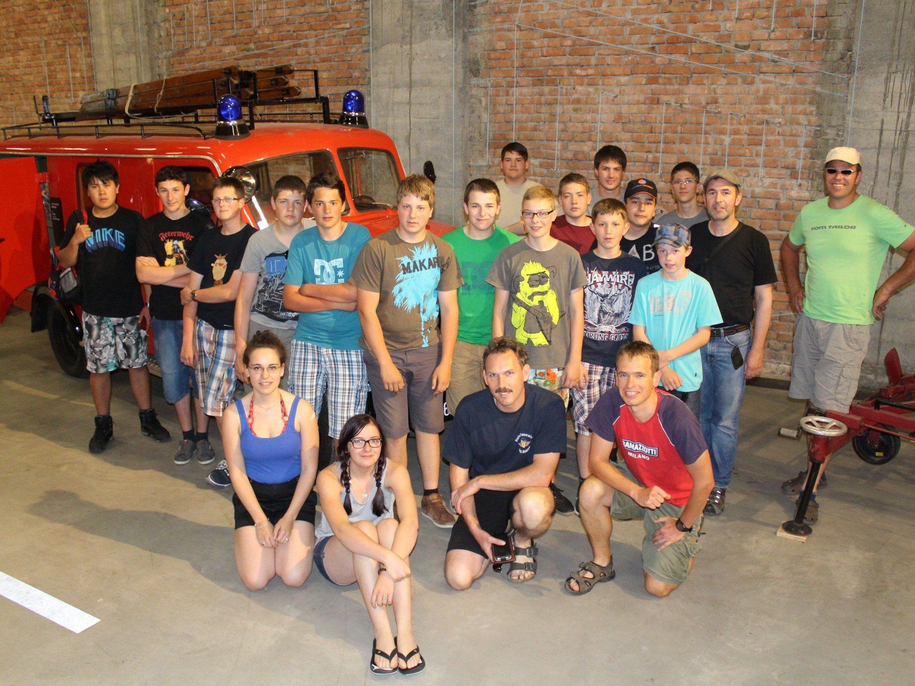 21 junge Florianis aus dem schwäbischen Meckenbeuren besichtigten das Landesfeuerwehrmuseum. 21 junge Florianis aus dem schwäbischen Meckenbeuren besichtigten das Landesfeuerwehrmuseum.