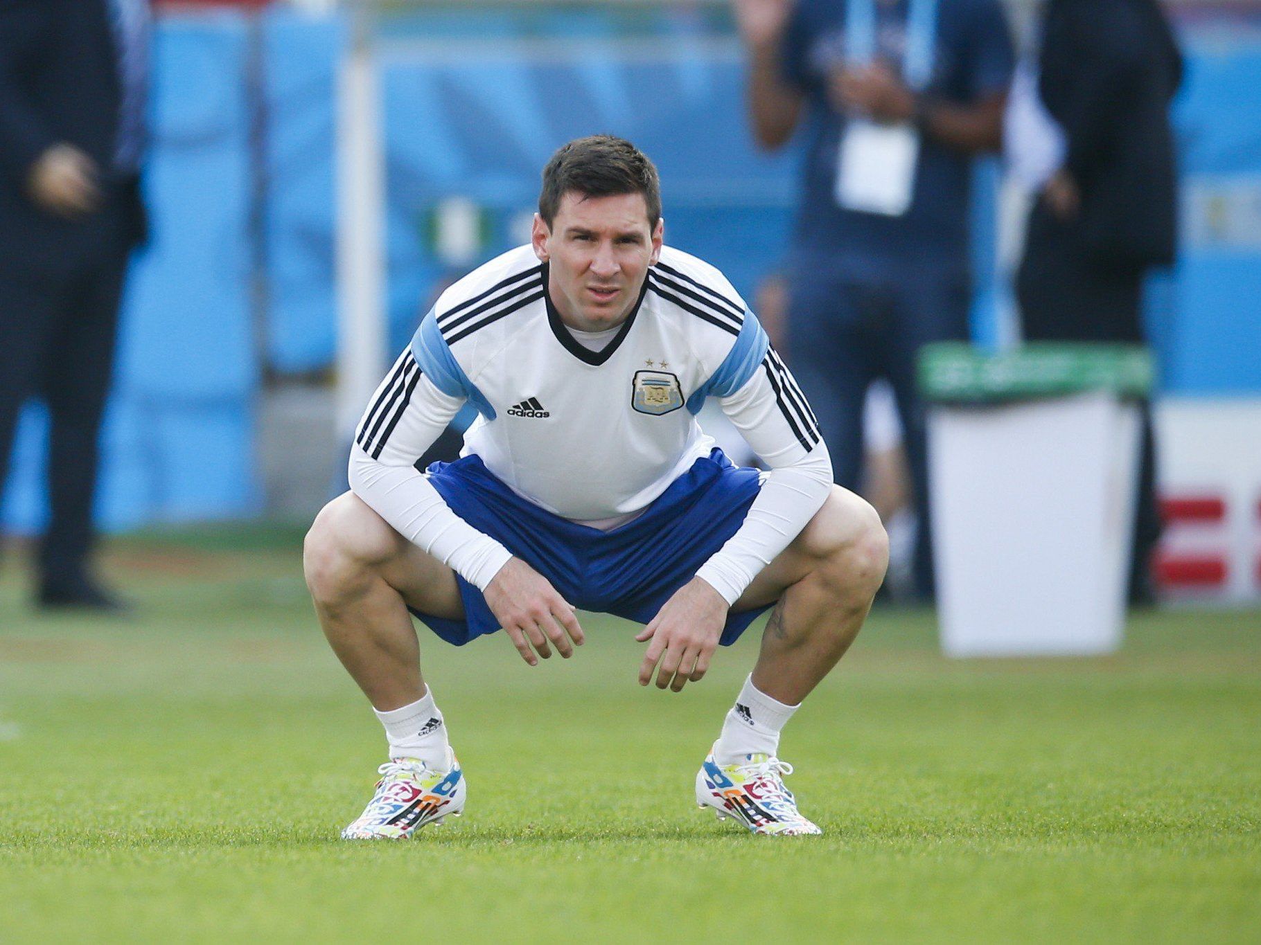 Lionel Messi wartet noch darauf mit seinen Argentiniern bei der WM richtig zu glänzen. Lionel Messi wartet noch darauf mit seinen Argentiniern bei der WM richtig zu glänzen.