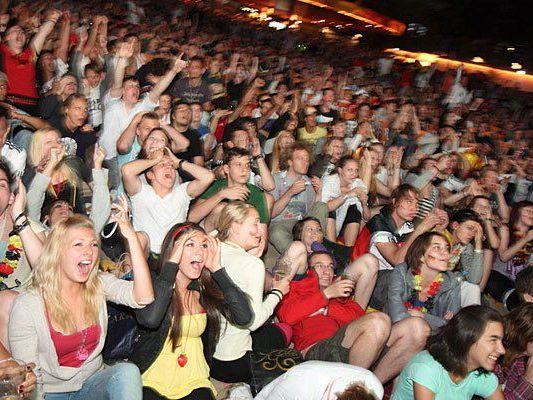 Beliebt bei Fußball-Großevents wie der WM 2014: Public Viewing in der Strandbar Herrmann in Wien