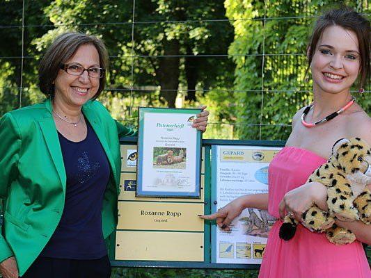 Tiergartendirektorin Dagmar Schratter und Roxanne Rapp
