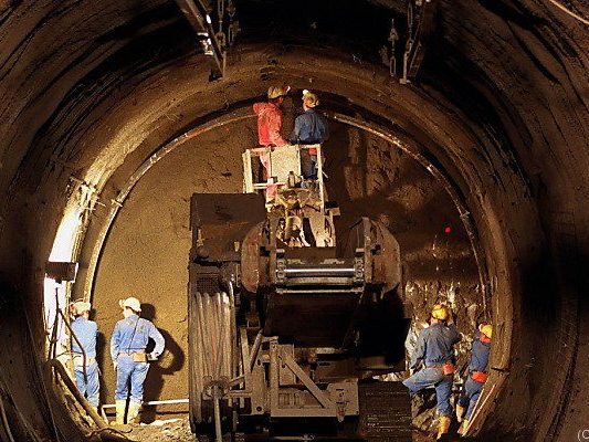 Tunnelbau wird nach vier Monaten fortgesetzt Tunnelbau wird nach vier Monaten fortgesetzt