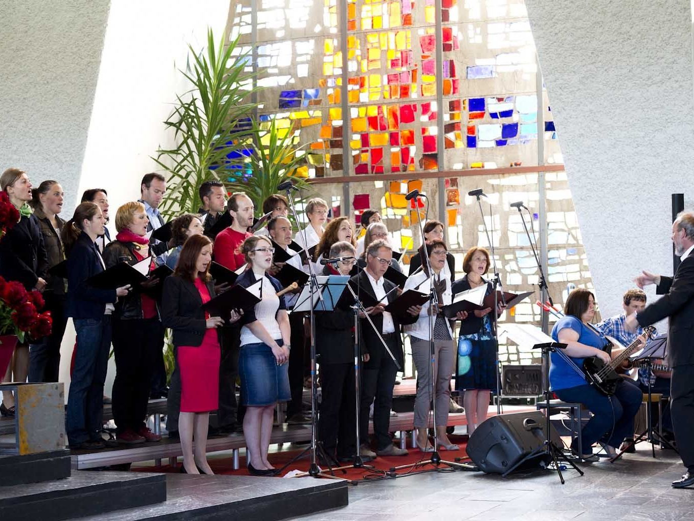 Chor Shalom begeistert jeweils bei kirchlichen Messen. Demnächst in Rankweil und Lingenau. Chor Shalom begeistert jeweils bei kirchlichen Messen. Demnächst in Rankweil und Lingenau.