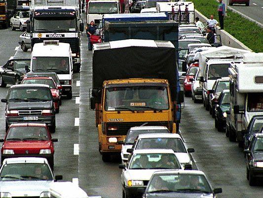 Stau droht in der Wiener Westeinfahrt Stau droht in der Wiener Westeinfahrt