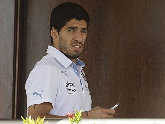 Uruguay muss für den Rest der WM ohne den gesperrten "Beißer" Luis Suarez auskommen. Uruguay muss für den Rest der WM ohne den gesperrten "Beißer" Luis Suarez auskommen.