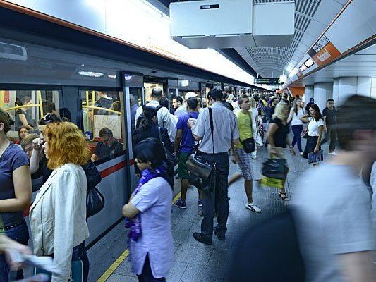 In der Wiener U-Bahn spielt sich zwischenmenschlich Spannendes ab