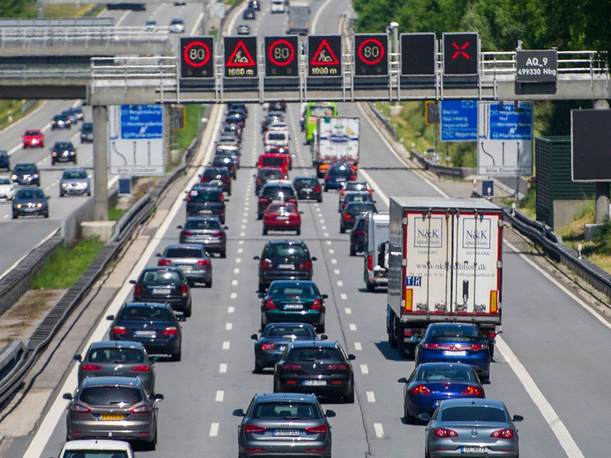 Bayern: Auch der ADAC warnte bereits im Vorfeld aufgrund des Ferienbeginns vor langen Staus. Bayern: Auch der ADAC warnte bereits im Vorfeld aufgrund des Ferienbeginns vor langen Staus.