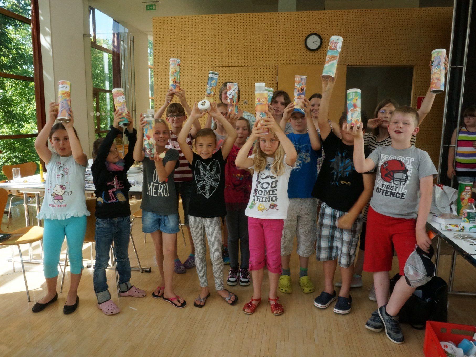 Großen Spaß hatten die Kinder beim Recyclingbasteln in der Satteinser Bibliothek. Großen Spaß hatten die Kinder beim Recyclingbasteln in der Satteinser Bibliothek.