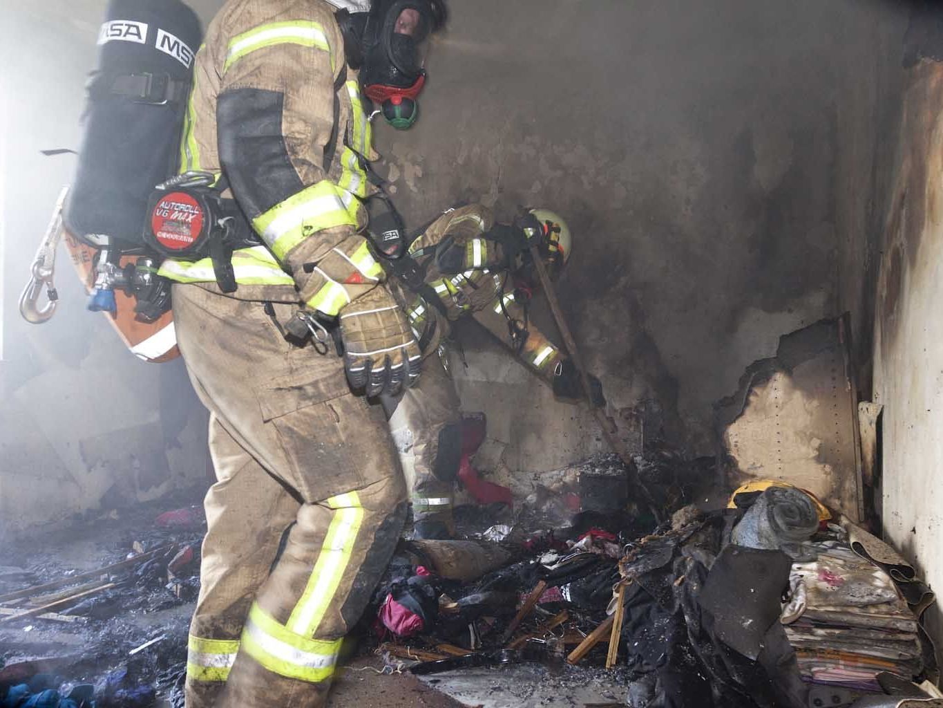 Das Feuer ging von einer defekten Steckdose aus. Das Feuer ging von einer defekten Steckdose aus.