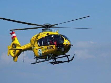 Frau mit dem Hubschrauber Christopherus 8 ins LKH Feldkirch eingeliefert Frau mit dem Hubschrauber Christopherus 8 ins LKH Feldkirch eingeliefert