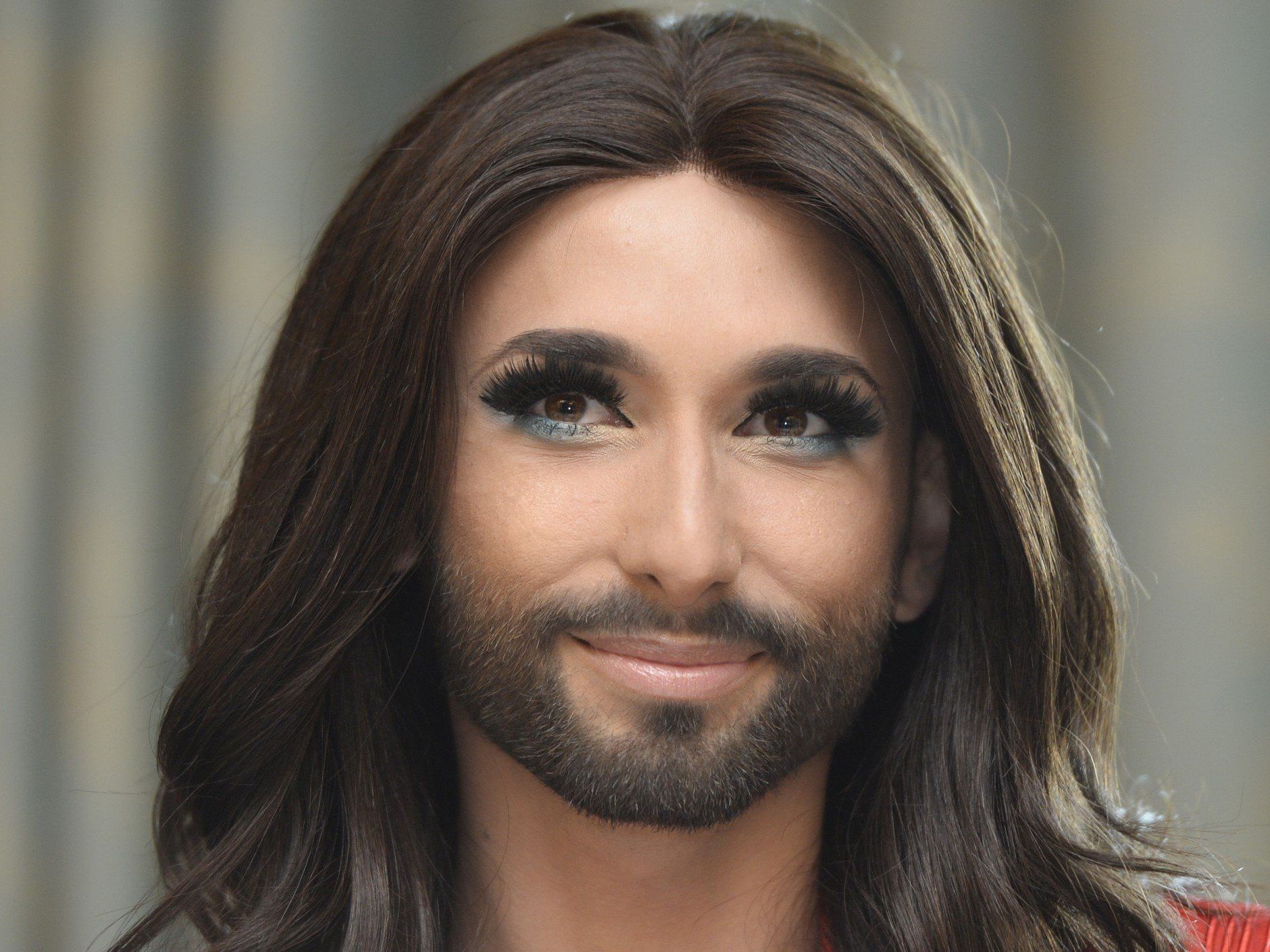 Conchita Wurst im Interview über Fußball, ihr neues Album und ihren Traum einer Girlband. Conchita Wurst im Interview über Fußball, ihr neues Album und ihren Traum einer Girlband.