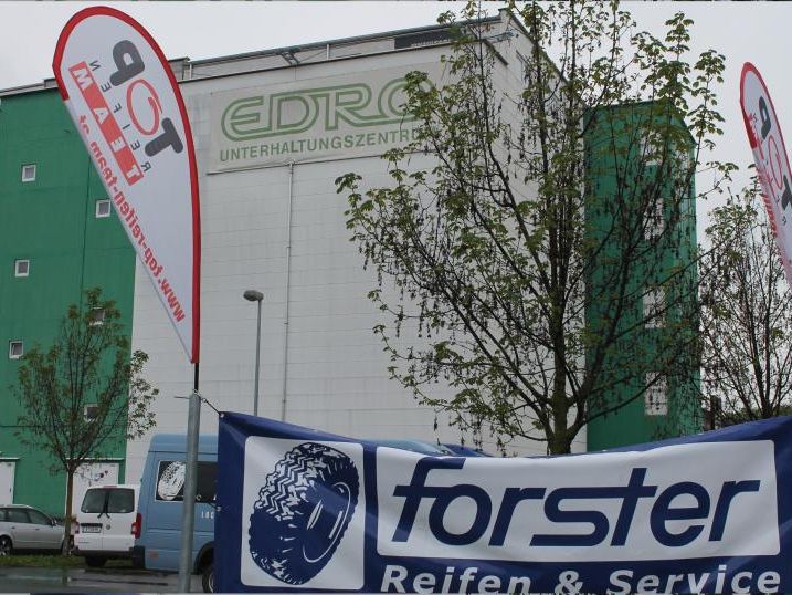 Nach einem kurzen „Gastspiel“ der Wedl-Niederlassung hat Reifen-Forster das Areal samt Gebäuden übernommen. Nach einem kurzen „Gastspiel“ der Wedl-Niederlassung hat Reifen-Forster das Areal samt Gebäuden übernommen.