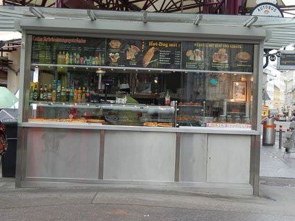 Der umstrittene Stand am Alser Spitz bietet kein Kebab mehr an. Der umstrittene Stand am Alser Spitz bietet kein Kebab mehr an.