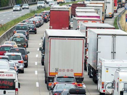 Am 1. Juli tritt ein neues Lkw-Fahrverbot in Kraft. Am 1. Juli tritt ein neues Lkw-Fahrverbot in Kraft.