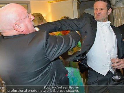 Faustschlag am Opernball: Nach einer Anzeige wurde das Verfahren nun eingestellt. Faustschlag am Opernball: Nach einer Anzeige wurde das Verfahren nun eingestellt.