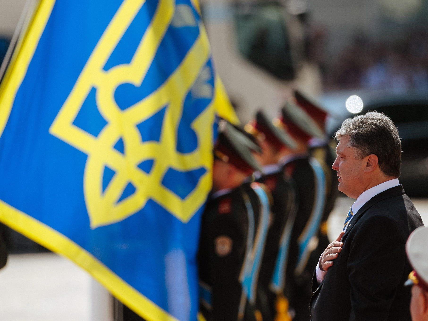 Vor zahlreichen Staatsgästen ist Petro Poroschenko in Kiew ins Amt eingeführt worden.