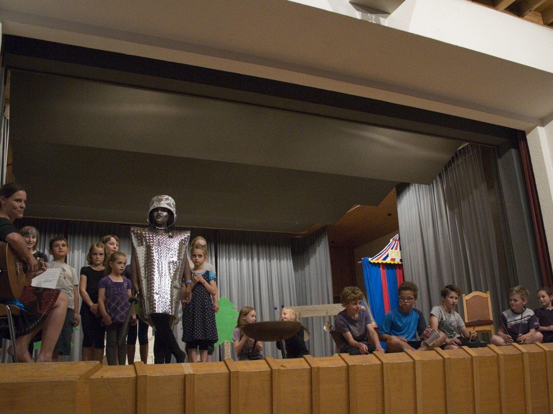 Die Volksschüler Alberschwende haben getanzt, gesungen und Theater gespielt. Die Volksschüler Alberschwende haben getanzt, gesungen und Theater gespielt.