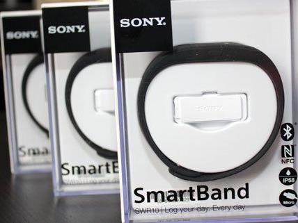 Zum Vatertag verlosen wir drei SmartBands von Sony.