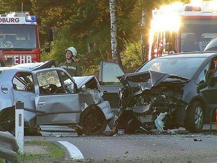 Ein 20-Jähriger ist am Sonntag bei einem Unfall in OÖ ums Leben gekommen. Ein 20-Jähriger ist am Sonntag bei einem Unfall in OÖ ums Leben gekommen.