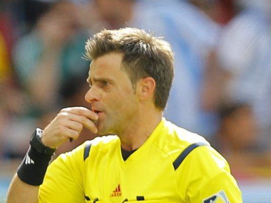 Finalist: Italienischer Referee Nicola Rizzoli Finalist: Italienischer Referee Nicola Rizzoli