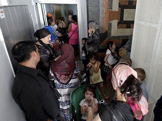 Flüchtlinge könnten in vier österreichischen Kasernen untergebracht werden Flüchtlinge könnten in vier österreichischen Kasernen untergebracht werden