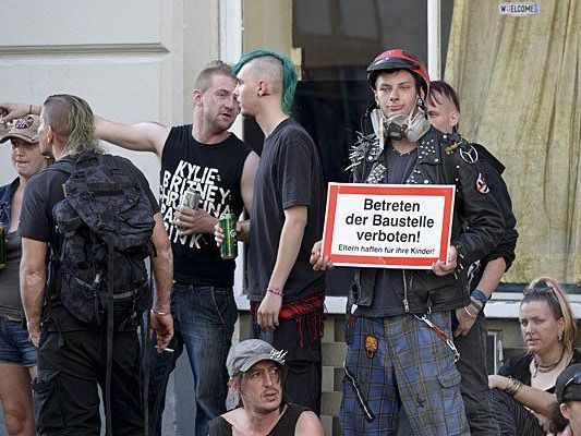 Am Dienstagabend bei der Demo nach der Hausräumung Am Dienstagabend bei der Demo nach der Hausräumung