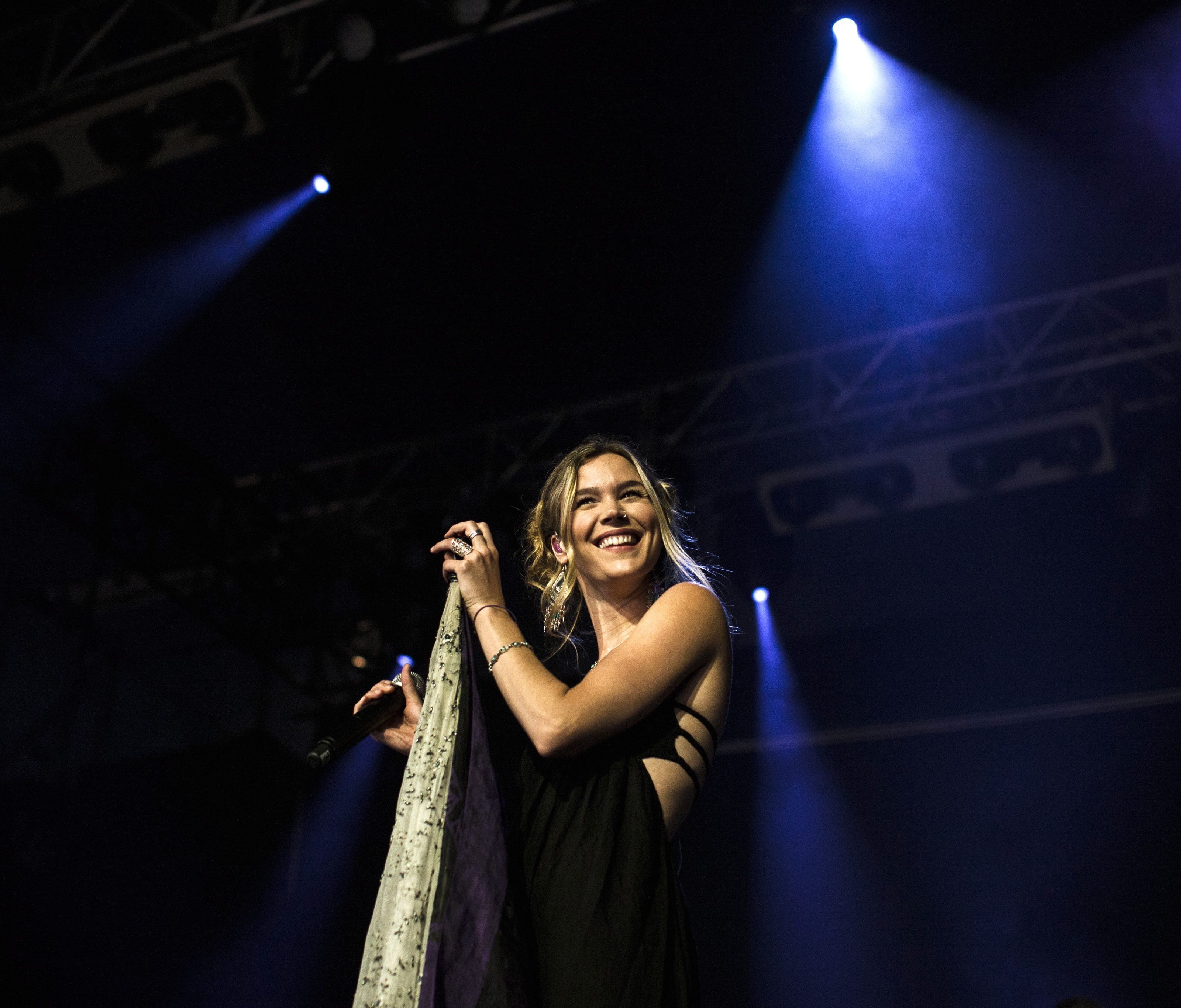 Joss Stone lieferte bei ihrem Wien-Konzert eine fulminante Show - wegen Starkregen wurde jedoch abgebrochen.