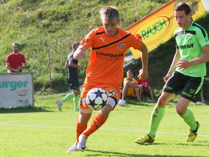 Kaufmann Bausysteme bleibt weitere drei Jahre Hauptsponsor beim FC Bizau. Kaufmann Bausysteme bleibt weitere drei Jahre Hauptsponsor beim FC Bizau.