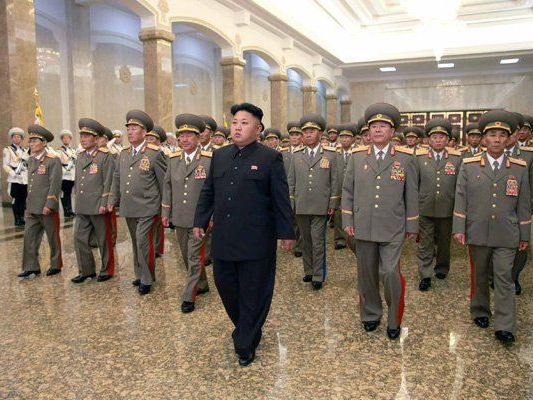 Kim Jong-un auf der Gedenkfeier für Staatsgründer Kim Il-sung. Kim Jong-un auf der Gedenkfeier für Staatsgründer Kim Il-sung.
