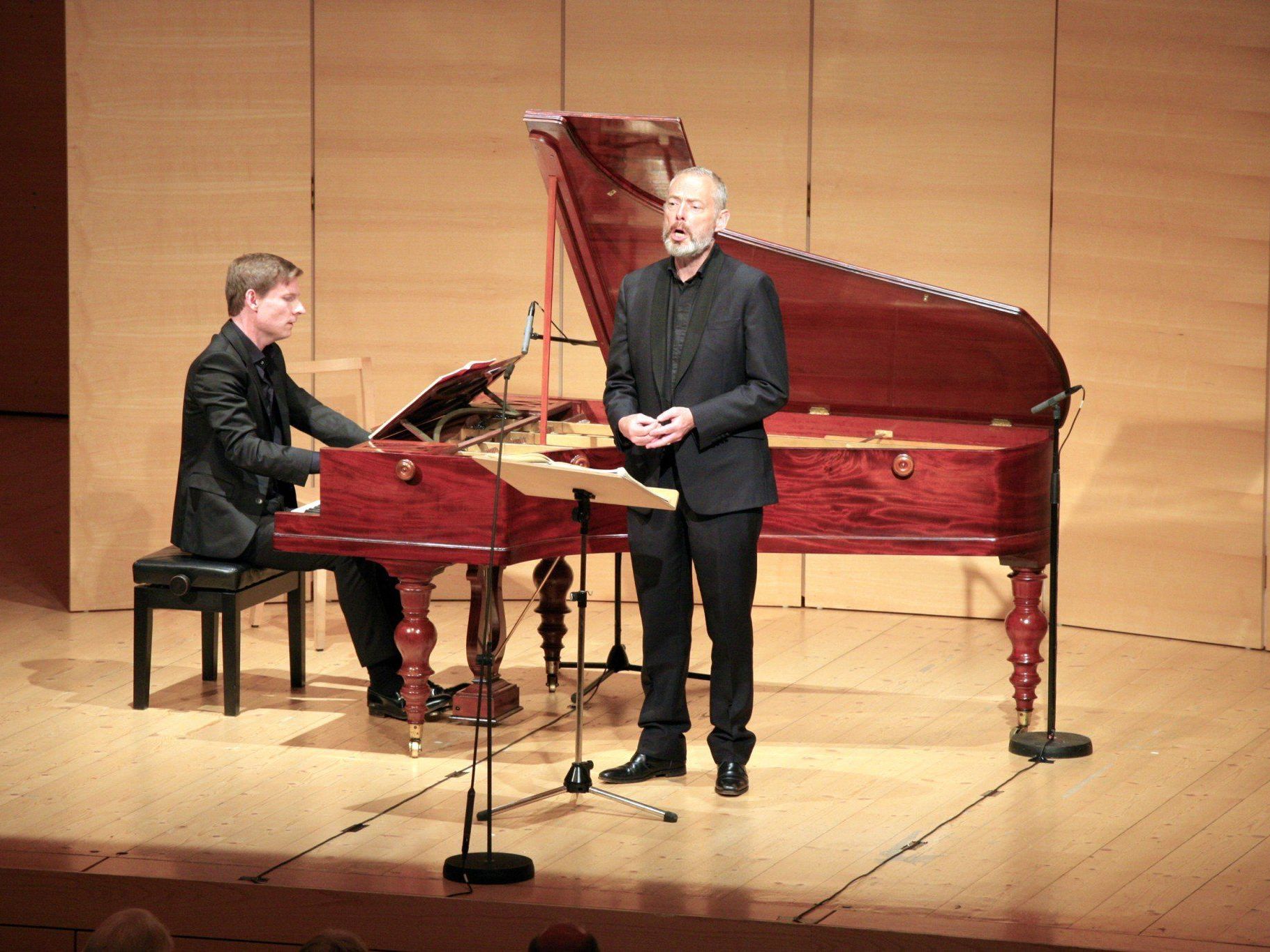 Mark Padmore (Tenor) und Kristian Bezuidenhout am Hammerklavier. Mark Padmore (Tenor) und Kristian Bezuidenhout am Hammerklavier.