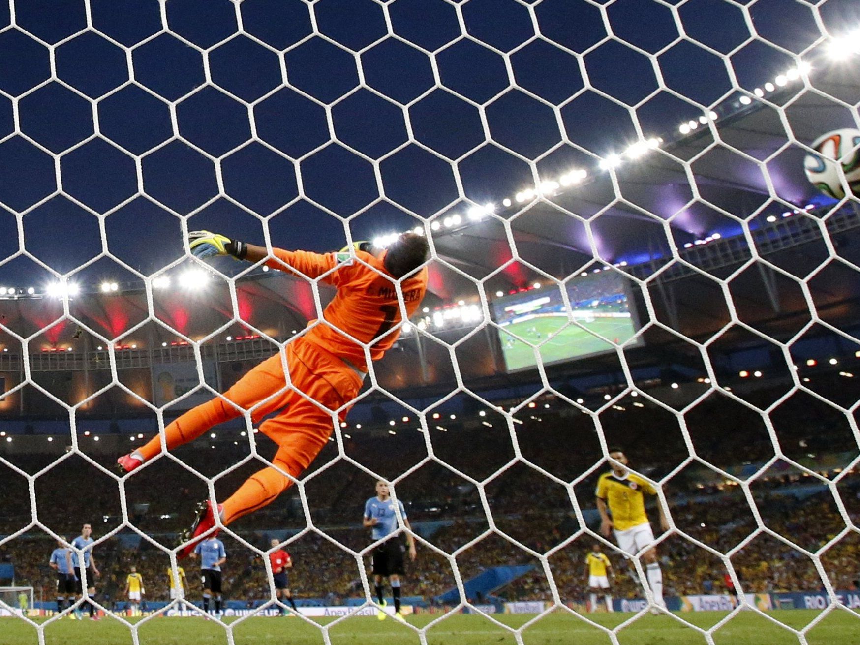 Volleyschuss von James Rodriguez gegen Uruguay zum besten WM-Tor 2014 gewählt. Volleyschuss von James Rodriguez gegen Uruguay zum besten WM-Tor 2014 gewählt.