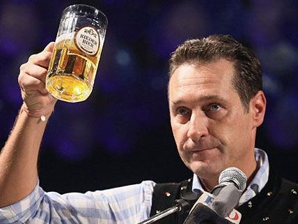 H.C. Strache soll in der Bettelalm schwer betrunken gewesen sein H.C. Strache soll in der Bettelalm schwer betrunken gewesen sein
