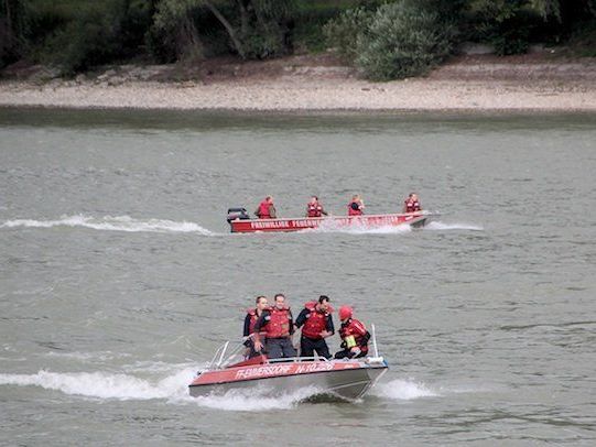Bei der Suchaktion nach dem Vermissten auf der Donau Bei der Suchaktion nach dem Vermissten auf der Donau