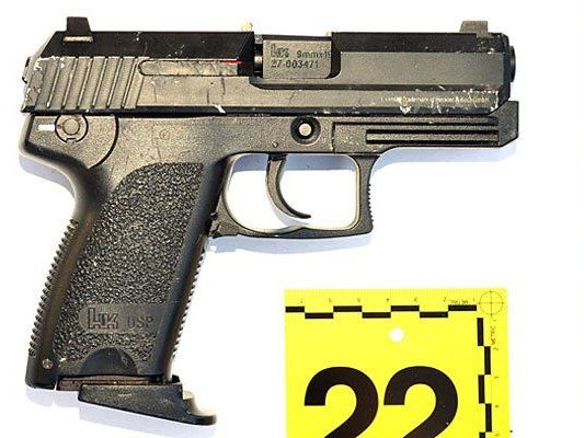 Diese Pistole (Softgun) hatte der Mann beim Aussteigen in der Hand Diese Pistole (Softgun) hatte der Mann beim Aussteigen in der Hand