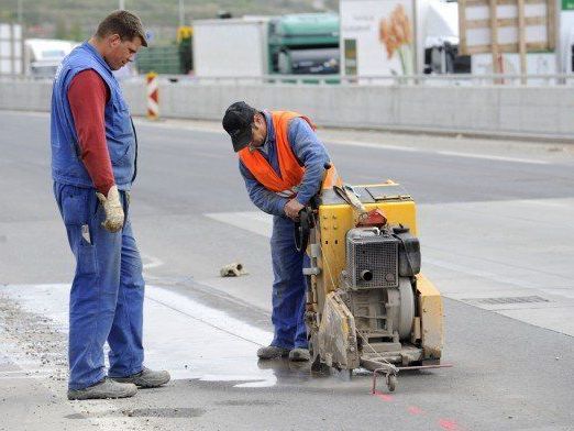 Die Vorarbeiten für die Sanierung der Hochstraße in Inzersdorf sind fast abgeschlossen.