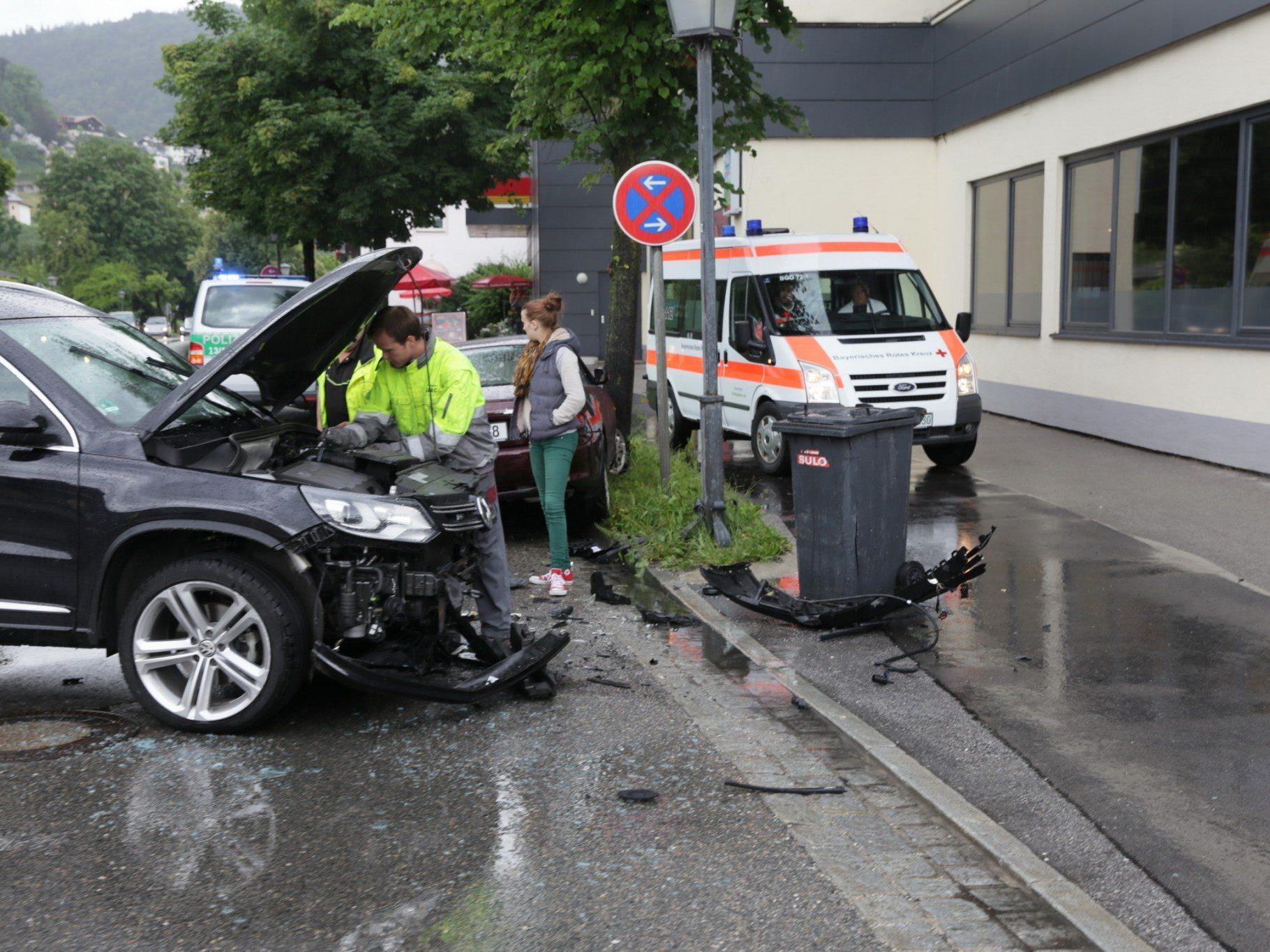 In Berchtesgaden kam es am Mittwoch zu einem Frontalcrash zwischen zwei Autos.