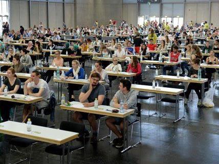 Allein in Wien traten 5.000 angehende Medizinstudenten zum Test an.