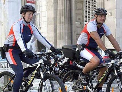 Fahrradpolizisten verfolgten in Wien einen mutmaßlichen Dieb.
