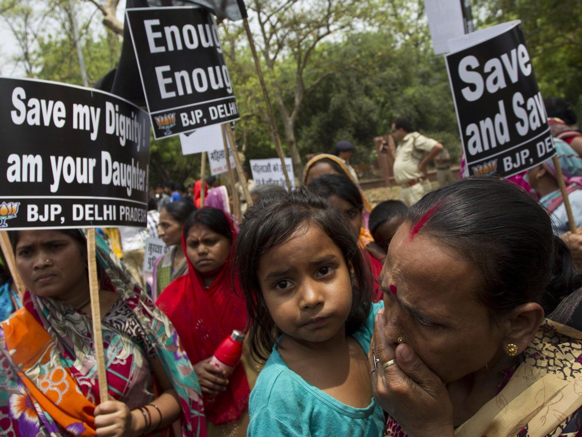 Sexuelle Gewalt gegen Frauen in Indien: Proteste halten an.
