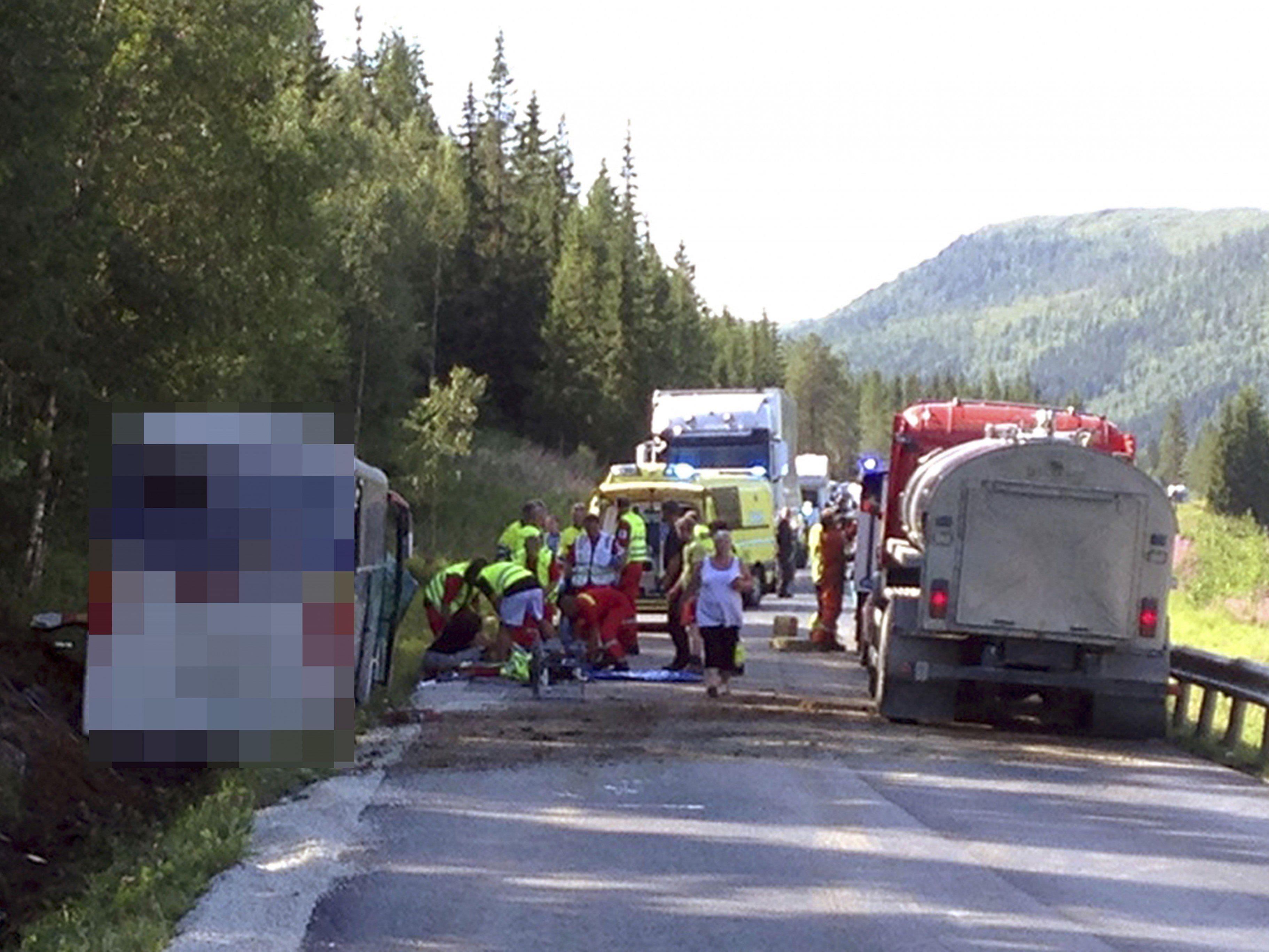 Schweizer Reisebus in Norwegen verunglückt: Drei Tote, ein Schwerverletzter.