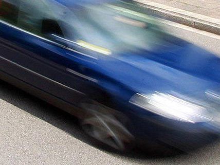 16-Jähriger lieferte sich in NÖ wilde Verfolgungsjagd mit der Polizei 16-Jähriger lieferte sich in NÖ wilde Verfolgungsjagd mit der Polizei
