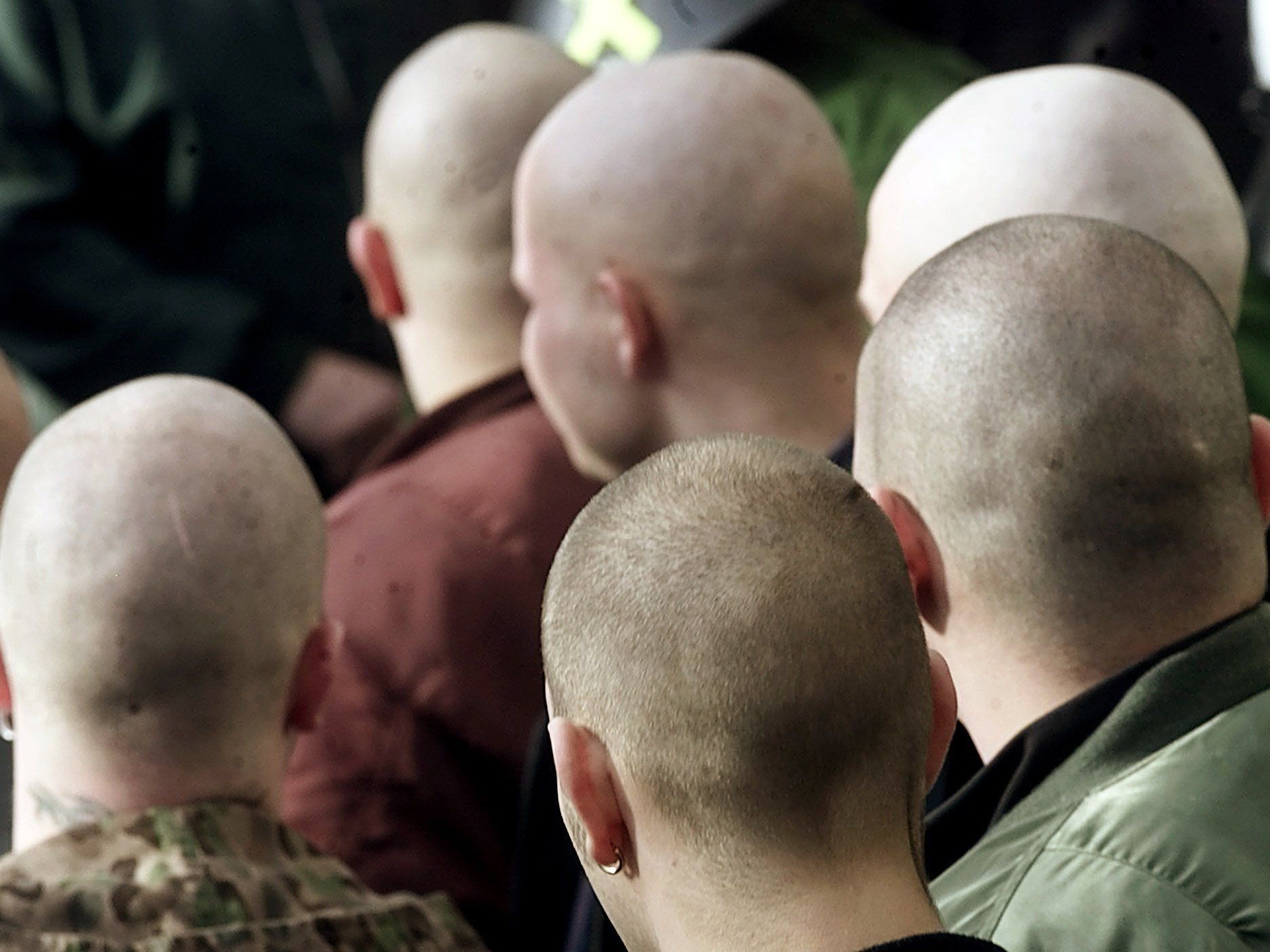 Aufmärsche von glatzköpigen Neonazis sieht man in Vorarlberg nur noch selten. Die Rechtsextremen gehen heute subtiler vor und nutzen entsprechende Symbolik oder Kleidung. Aufmärsche von glatzköpigen Neonazis sieht man in Vorarlberg nur noch selten. Die Rechtsextremen gehen heute subtiler vor und nutzen entsprechende Symbolik oder Kleidung.