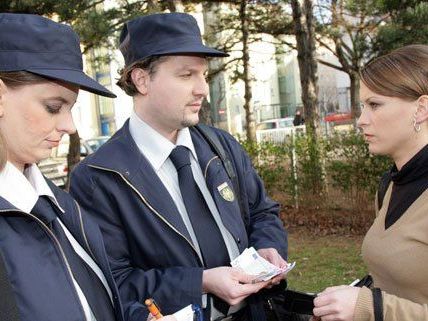 Vor allem von Rauchern haben die "Waste-Watcher" Strafen verlangt. Vor allem von Rauchern haben die "Waste-Watcher" Strafen verlangt.