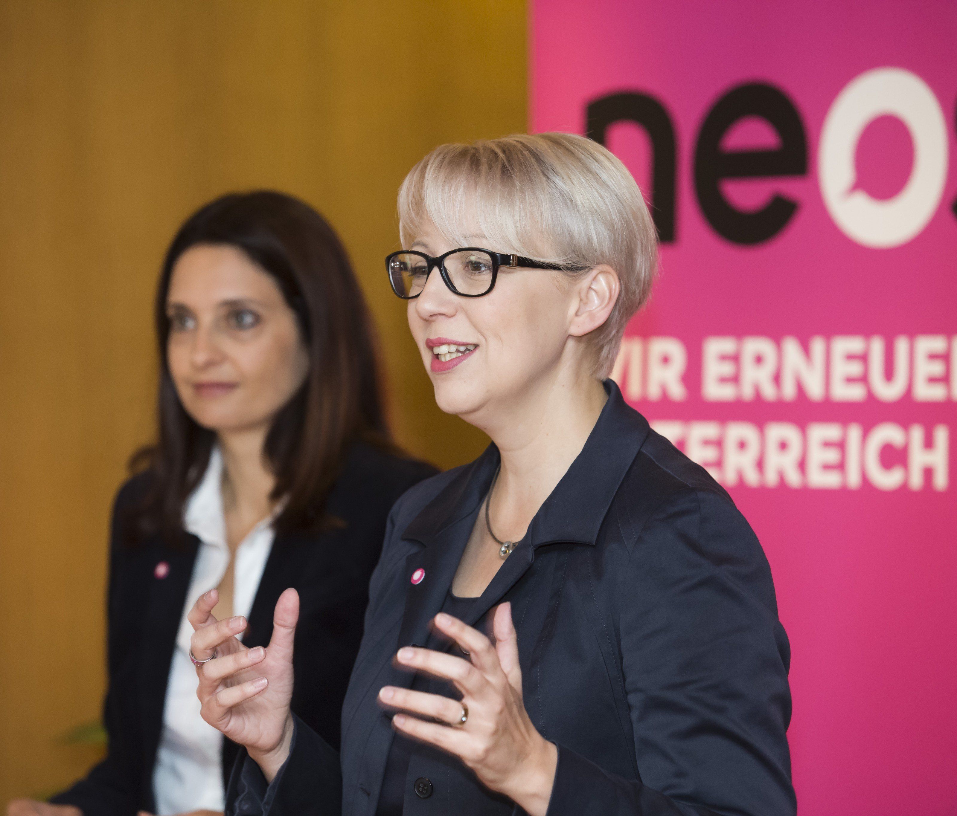 Neos für verpflichtendes Pensionssplitting. Neos für verpflichtendes Pensionssplitting.