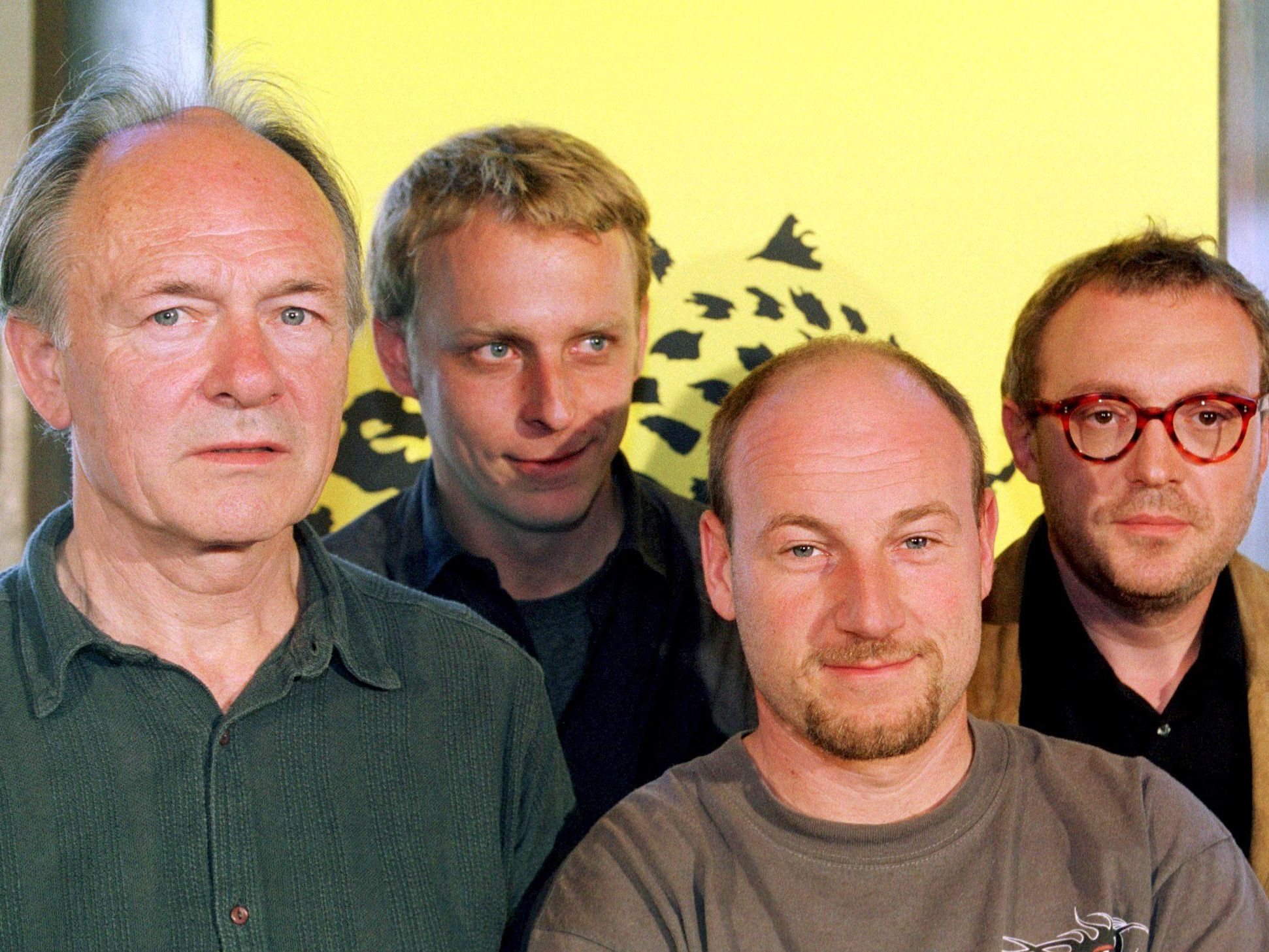 Florian Flicker (2. von links) mit Bissmeier, Düringer und Hader. Florian Flicker (2. von links) mit Bissmeier, Düringer und Hader.