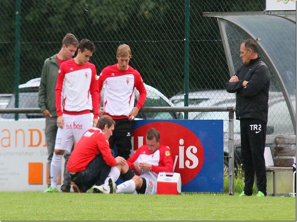 Egg-Verteidiger Mark Knäcke Metzler musste ins Spital eingeliefert werden. Egg-Verteidiger Mark Knäcke Metzler musste ins Spital eingeliefert werden.